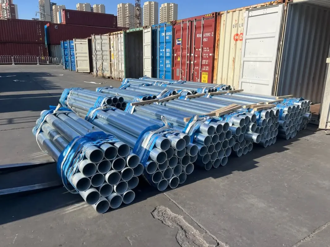 Packaged guardrail bundles for shipping